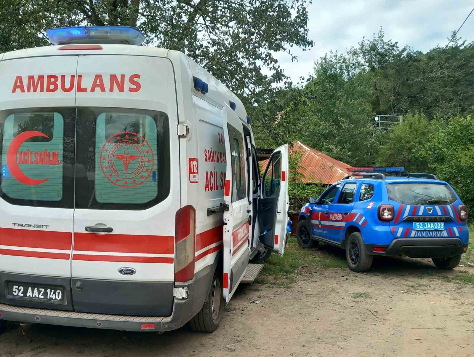 Perdenin tutuşmasıyla ev yandı: Eşyalar k&uuml;l oldu
