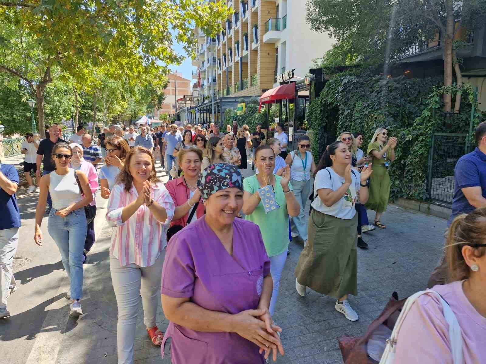 Halk Sağlığı Haftası kapsamında yürüyüş düzenlendi
