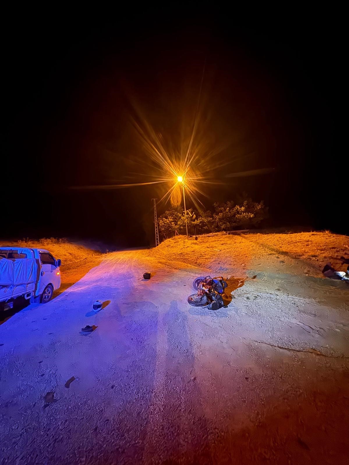 Korkuteli&rsquo;nde motosiklet şarampole u&ccedil;tu: 1 &ouml;l&uuml;, 1 yaralı
