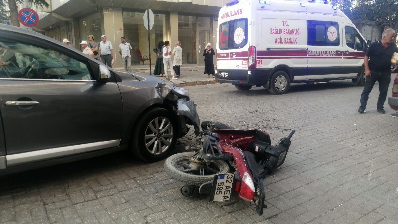 Isparta’da otomobil ile motosiklet çarpıştı: 1 yaralı