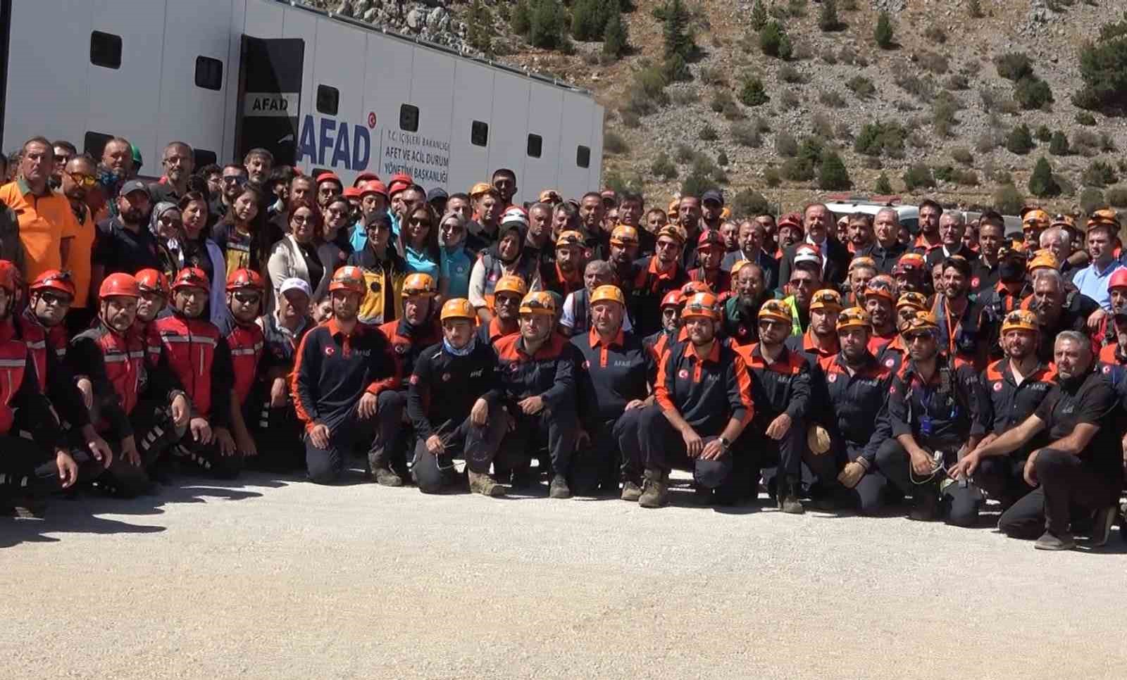 Isparta&rsquo;da bin 850 rakımda teleferikte nefes kesen kurtarma tatbikatı

