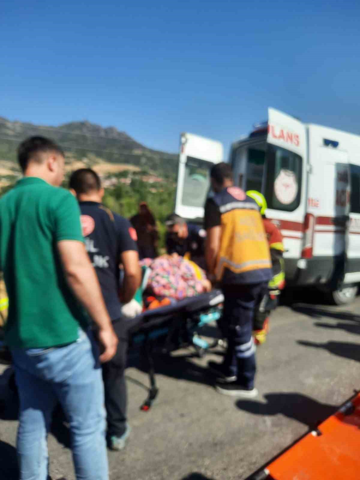 Sındırgı’da otomobil takla attı: 1 yaralı