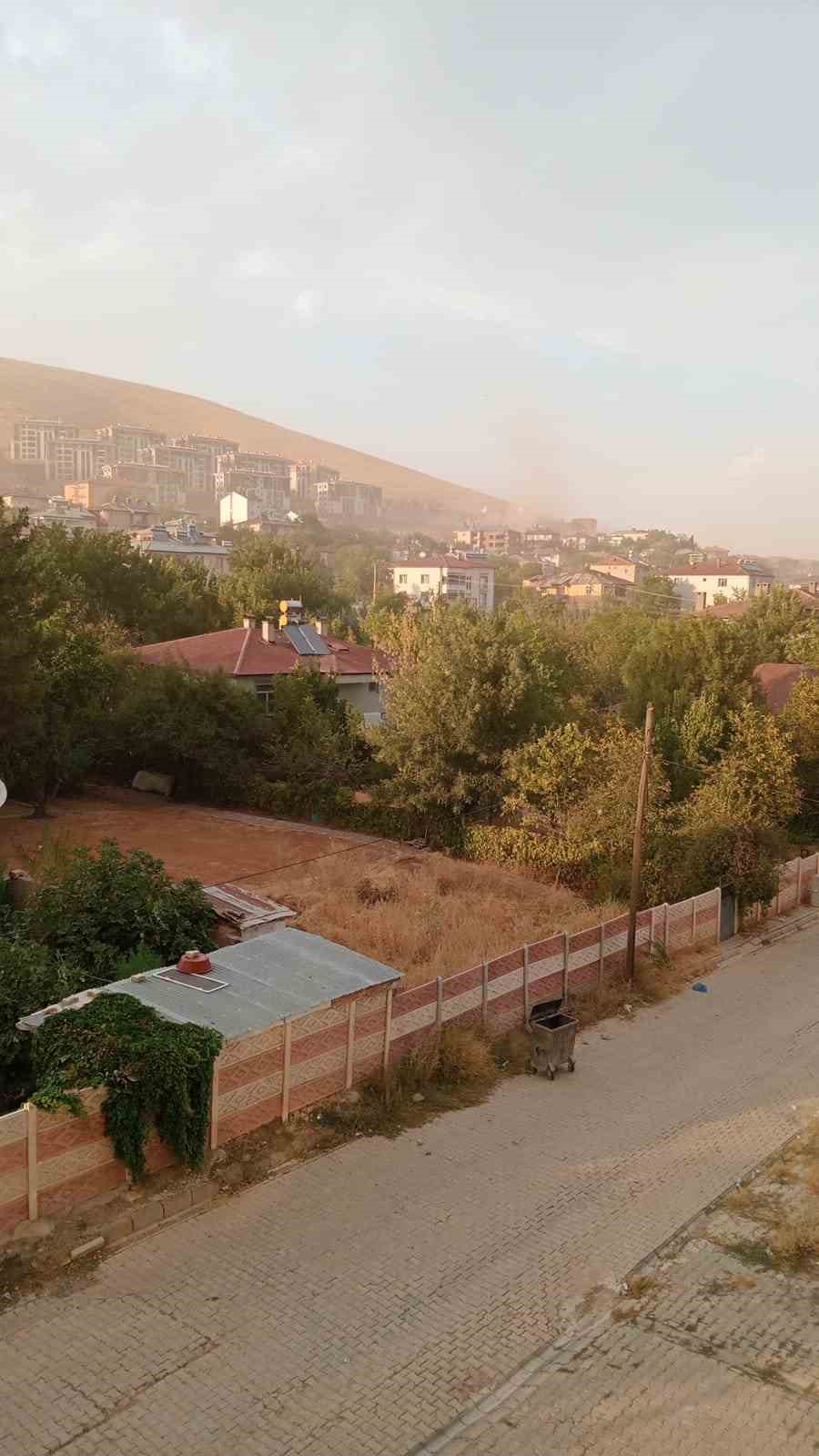 Elazığ&rsquo;da şiddetli fırtına etkili oldu
