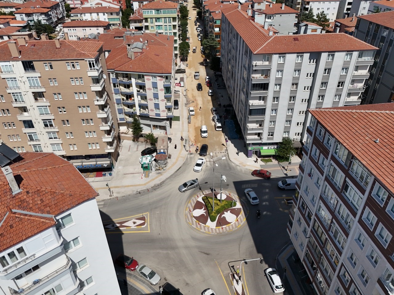 &Ccedil;orum Belediyesi&rsquo;nden şehir genelinde eş zamanlı asfalt atağı
