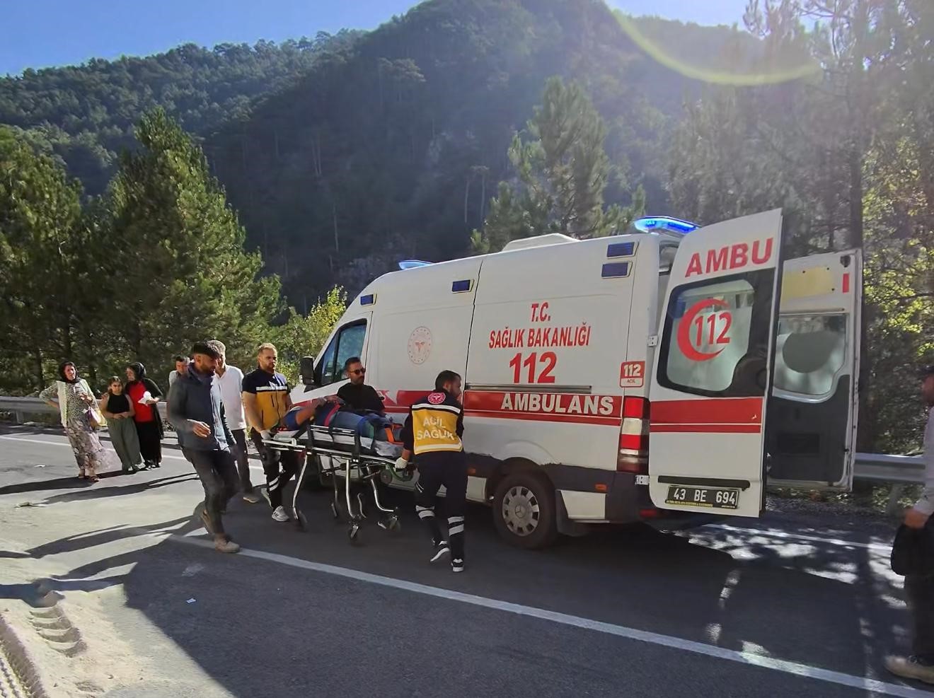 Kütahya’da yol çalışmasındaki işçiye otomobil çarptı