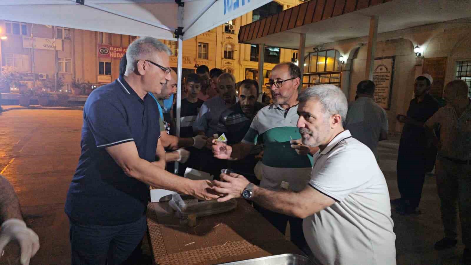 Elazığ’da Mevlid Kandili’nde camiler doldu