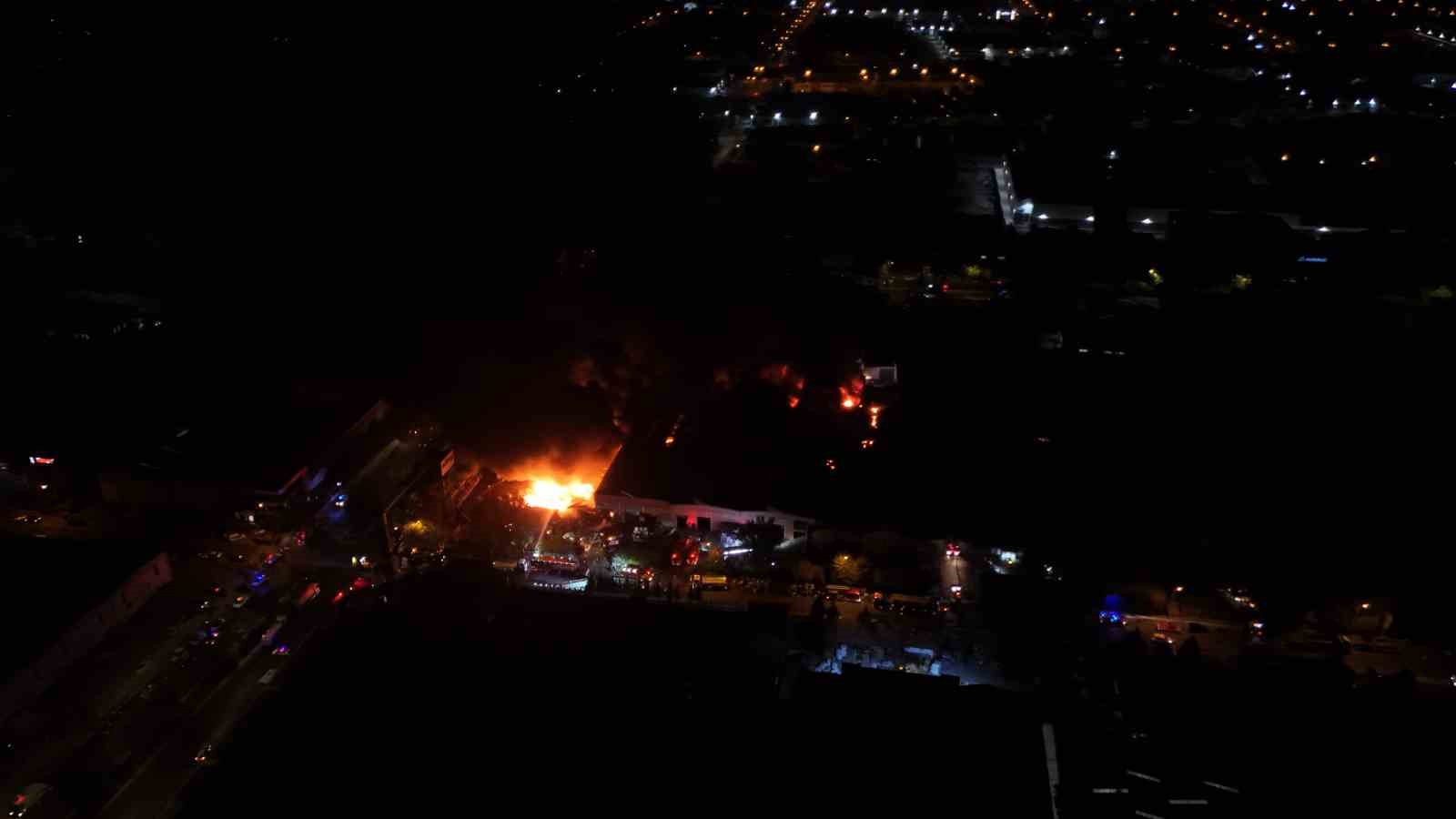 Kayseri’de fabrika yangını 4 saattir sürüyor