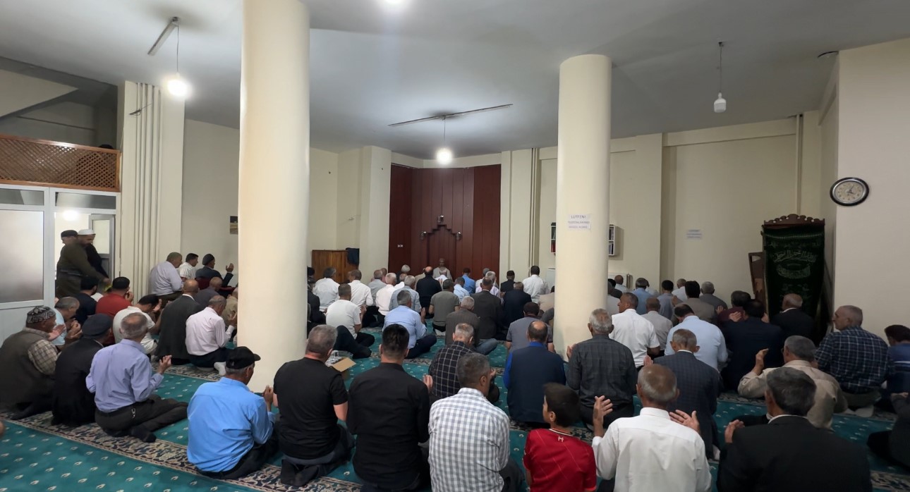 Y&uuml;ksekova&rsquo;da Mevlid Kandili coşkusu: G&uuml;l, şerbet ve tatlı ikramı renkli anlar yaşattı
