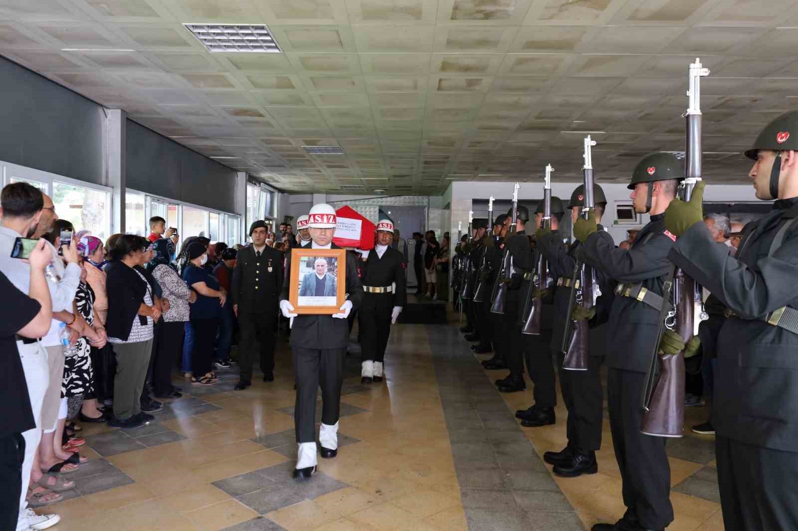 Vefat eden Kıbrıs Gazisi son yolculuğuna uğurlandı