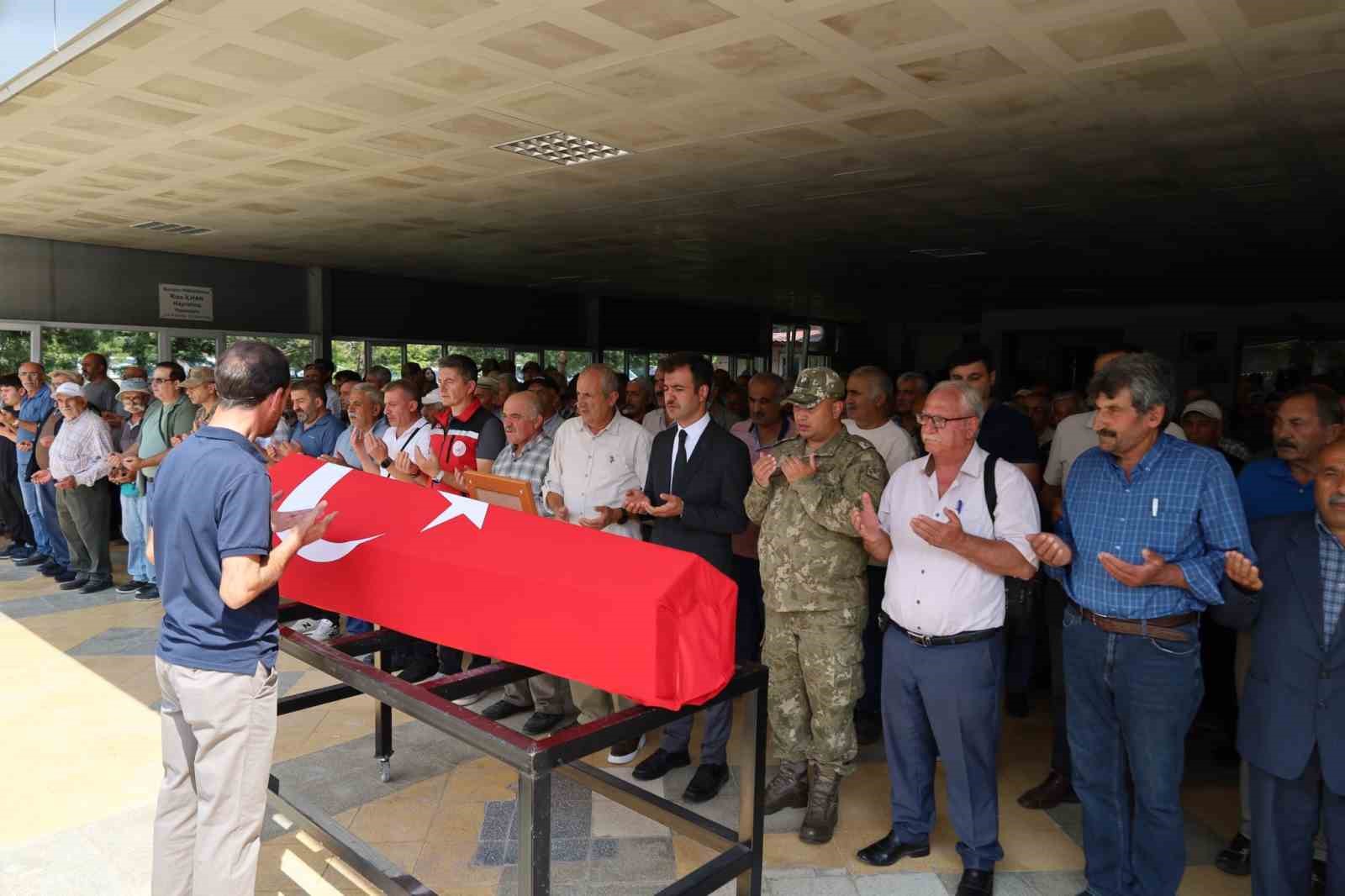 Vefat eden Kıbrıs Gazisi son yolculuğuna uğurlandı
