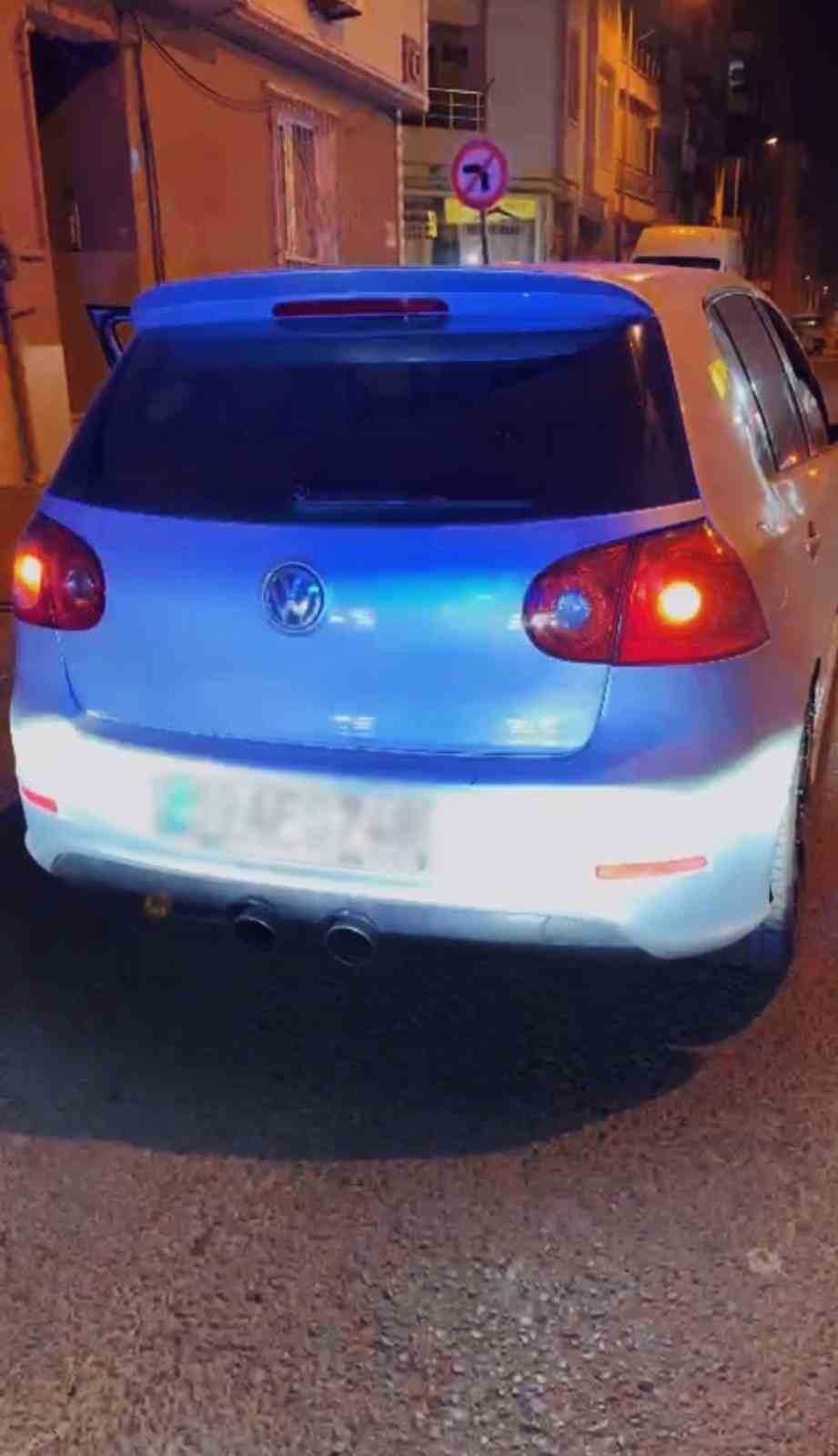 &Ccedil;orlu&rsquo;da abart egzozlu aracın alkoll&uuml; s&uuml;r&uuml;c&uuml;s&uuml; bek&ccedil;ilere yakalandı, 20 bin 889 lira ceza kesildi
