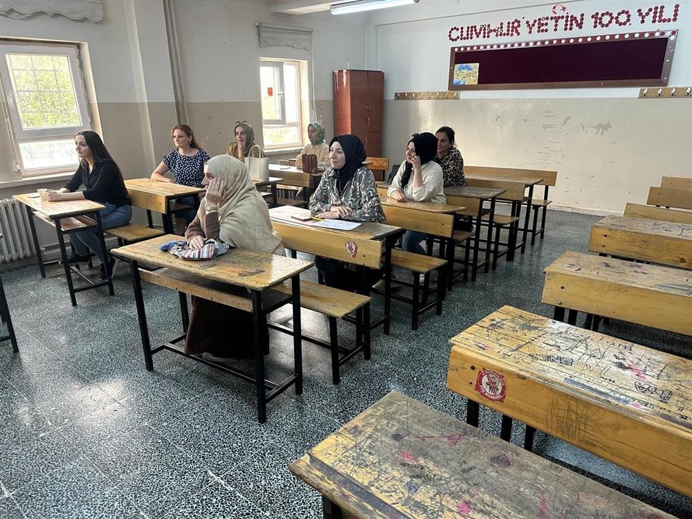 &Ouml;ğretmenlere SAHA Sağlık El&ccedil;ileri Akademi Eğitimi
