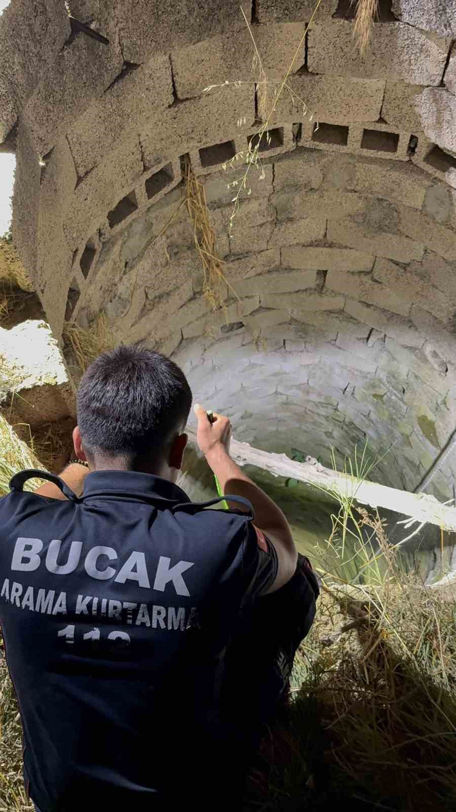 Kuyuya düşen kedi itfaiye tarafından kurtarıldı