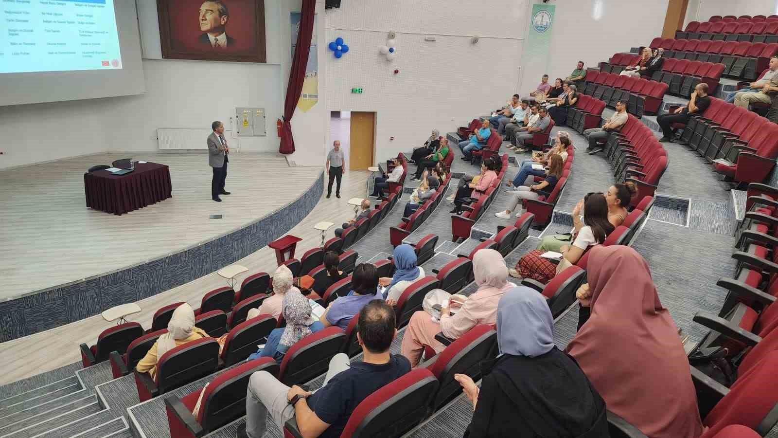 Kütahya MEM Müdürü Yılmaz’dan öğretmen seminerlerine ziyaret