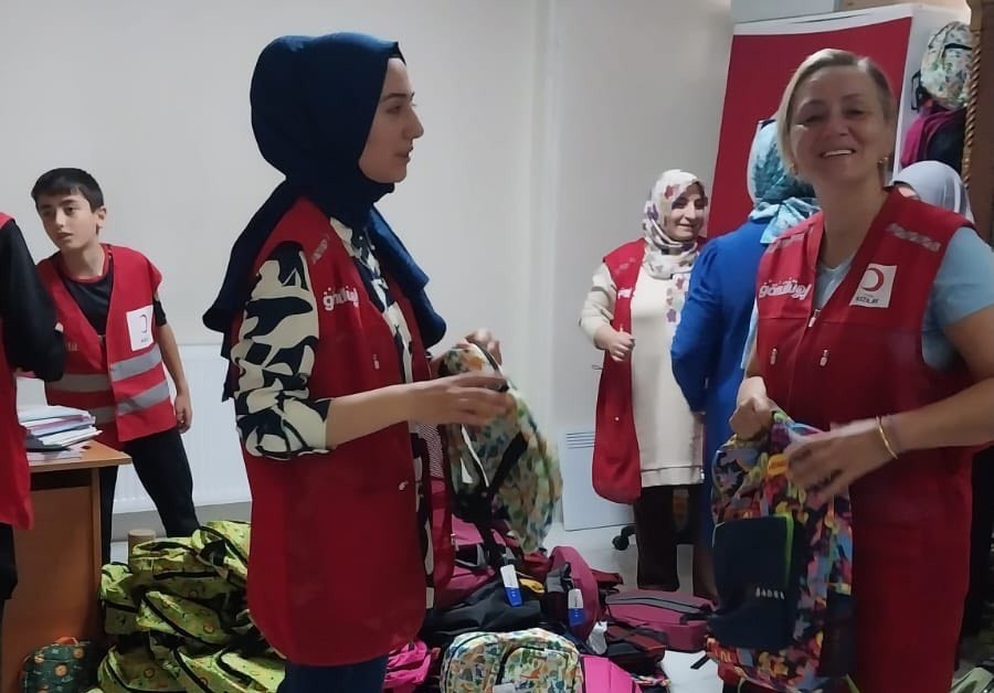 Kızılay Paland&ouml;ken Şubesi g&ouml;n&uuml;lleri kazanıyor
