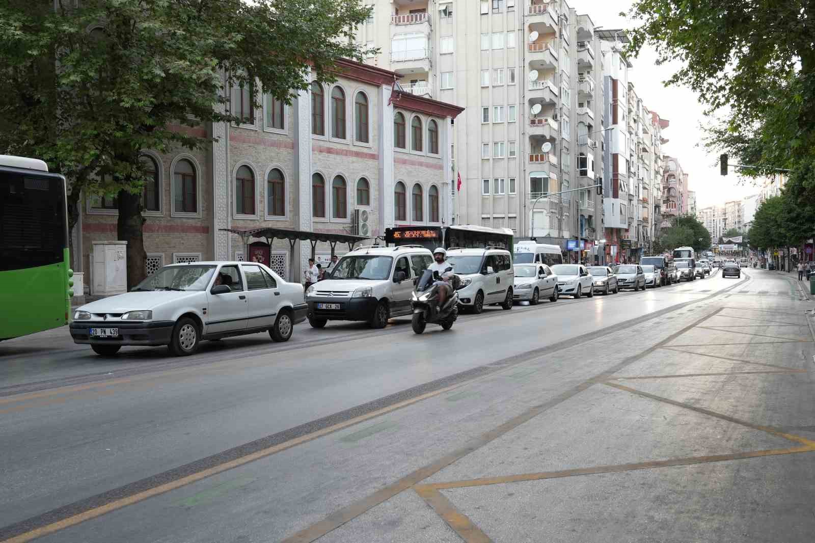 Otobüs Yolu projesi nedeniyle işleri azalan esnaf, "Başkan Çavuşoğlu’na oy verdiğim için pişmanım"