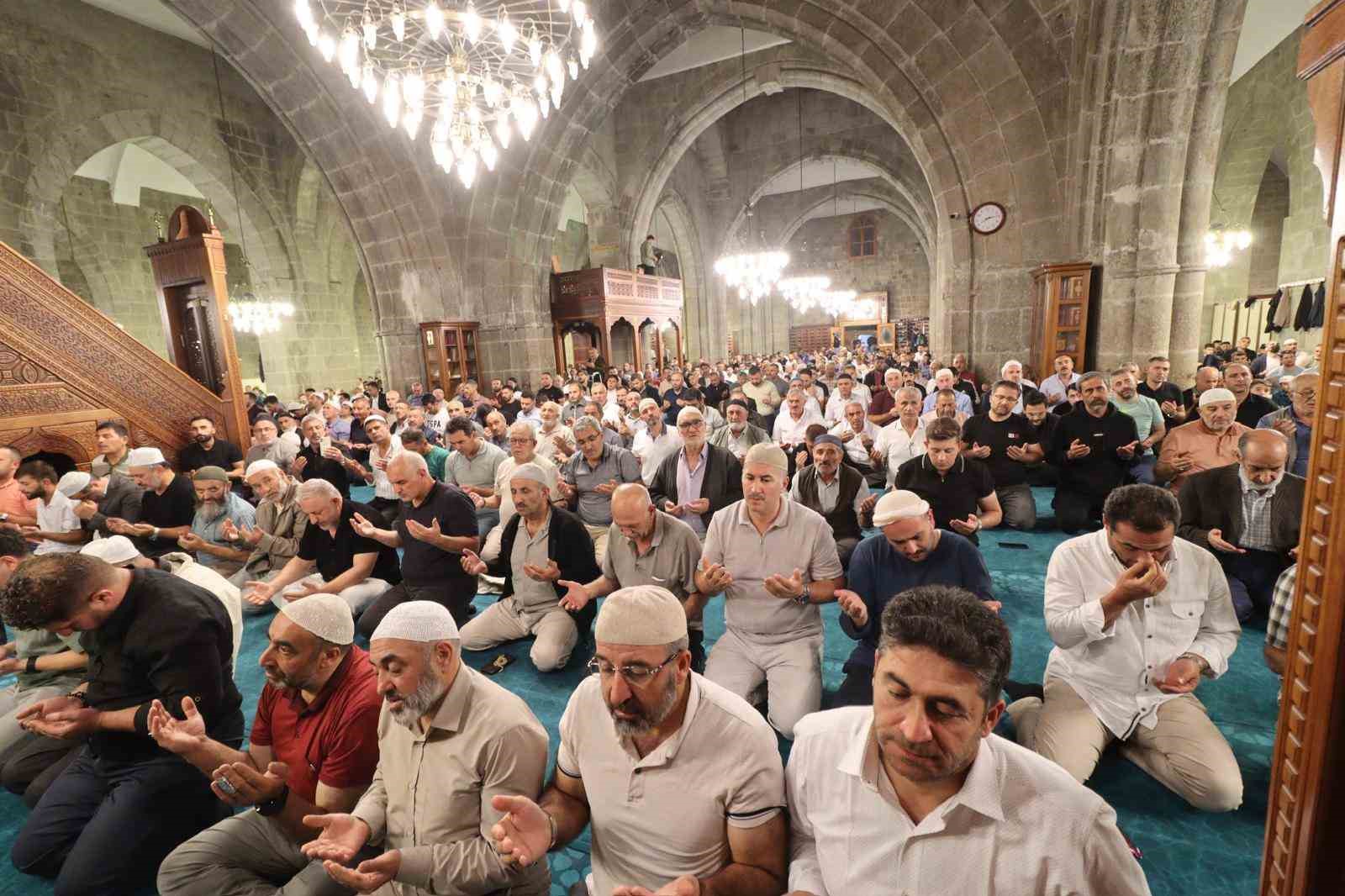 Erzurum’da  Mevlid Kandili coşkusu yaşandı