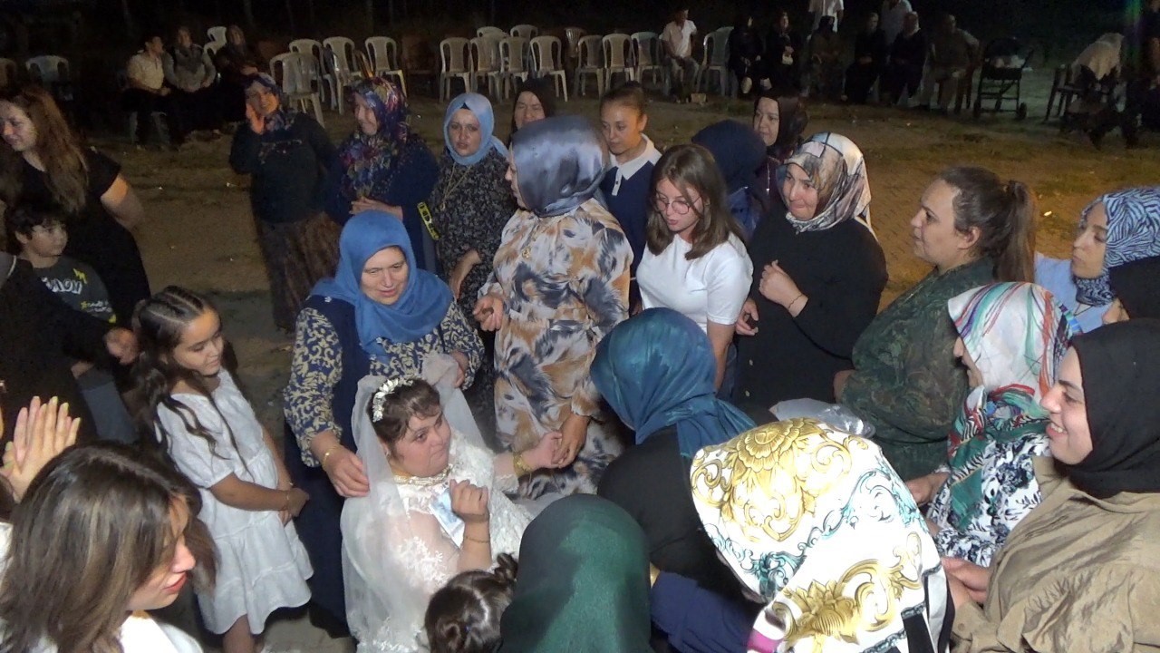 &Ccedil;orum&rsquo;da Down sendromlu Mesude&rsquo;nin d&uuml;ğ&uuml;n hayali ger&ccedil;ek oldu
