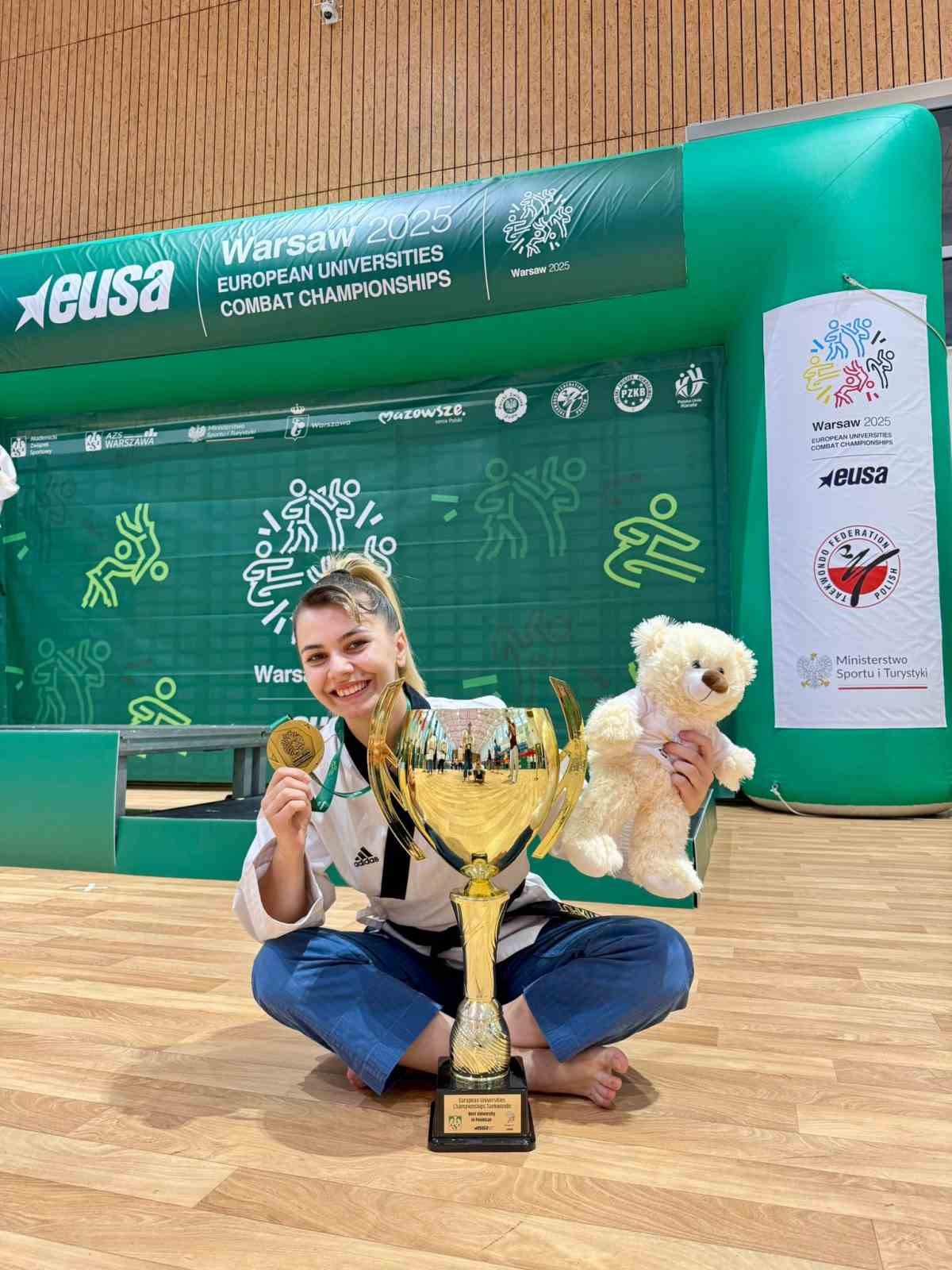 Anadolu Üniversitesi’nin başarılı sporcusu Gülsena Karakuyulu, Avrupa’daki başarısını anlattı