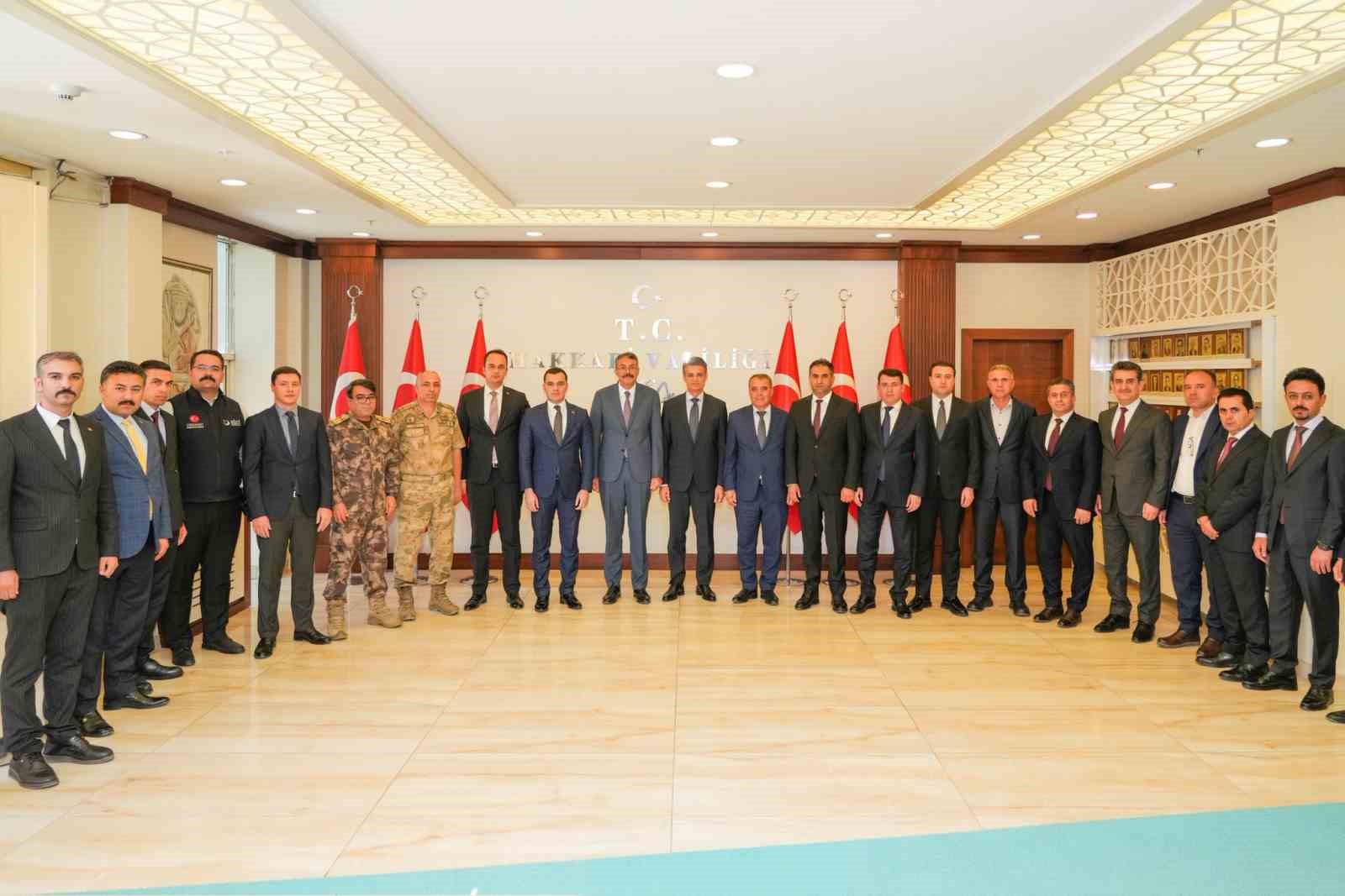 Soran Valisi Halgord Şeyh Necib&rsquo;ten Hakk&acirc;ri Valiliğine ziyaret
