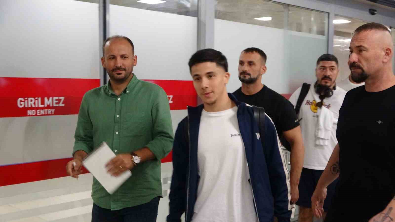Trabzonspor’un yeni transferi Benjamin Bouchouari, Trabzon’a geldi
