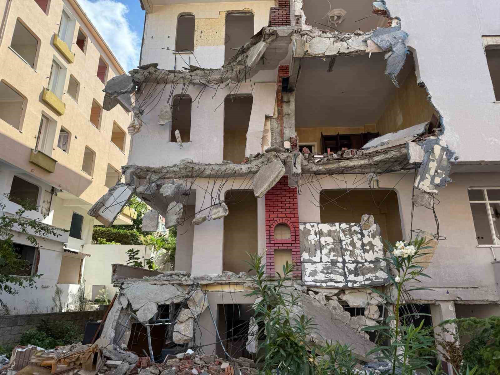 B&uuml;y&uuml;k&ccedil;ekmece&rsquo;de 9 bloklu sitede kentsel d&ouml;n&uuml;ş&uuml;m başladı
