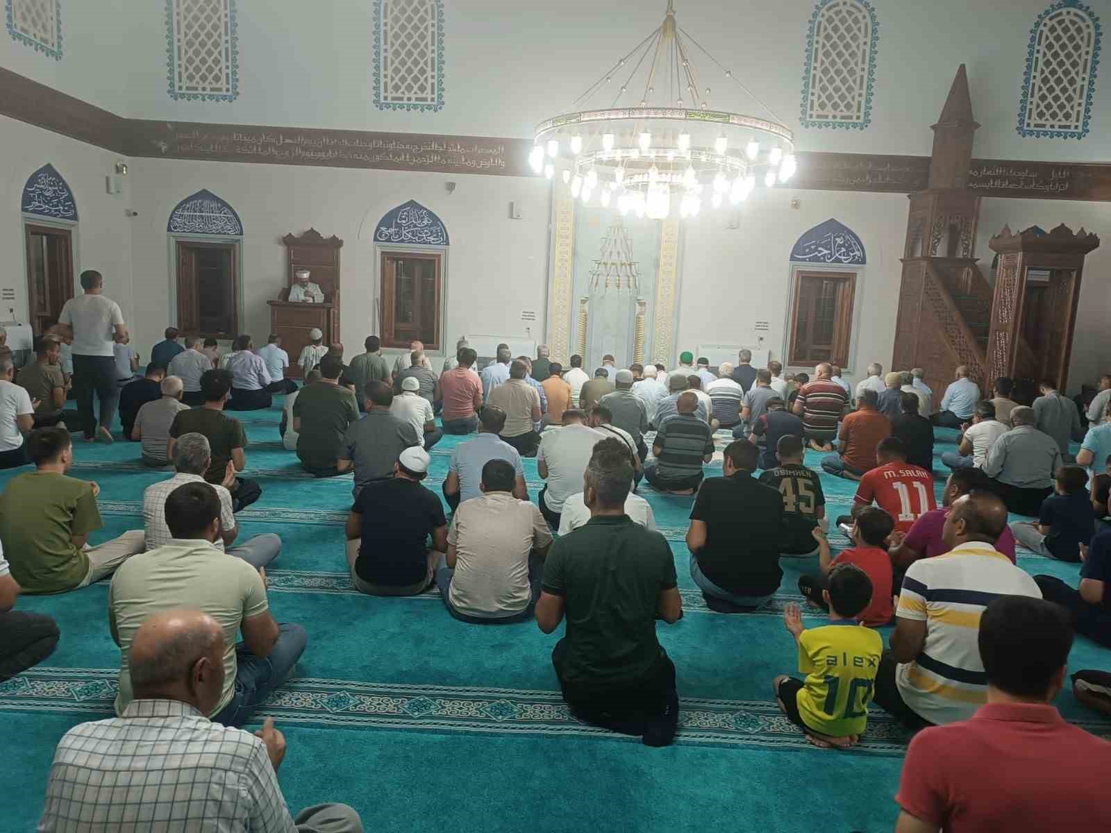 Besni’de Mevlid Kandili dualarla idrak edildi