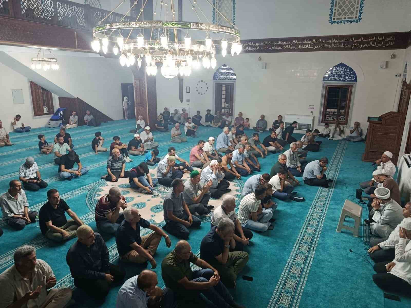 Besni’de Mevlid Kandili dualarla idrak edildi