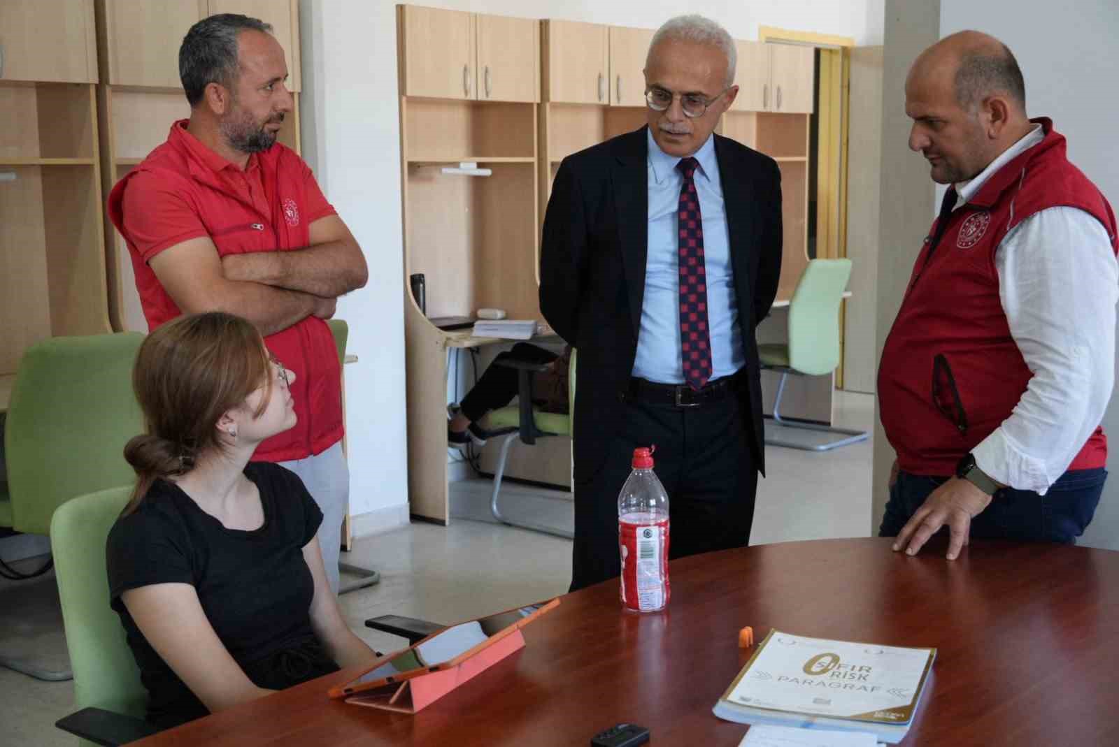 Arslant&uuml;rk, Bah&ccedil;eşehir Gen&ccedil;lik Merkezi&rsquo;ni inceledi
