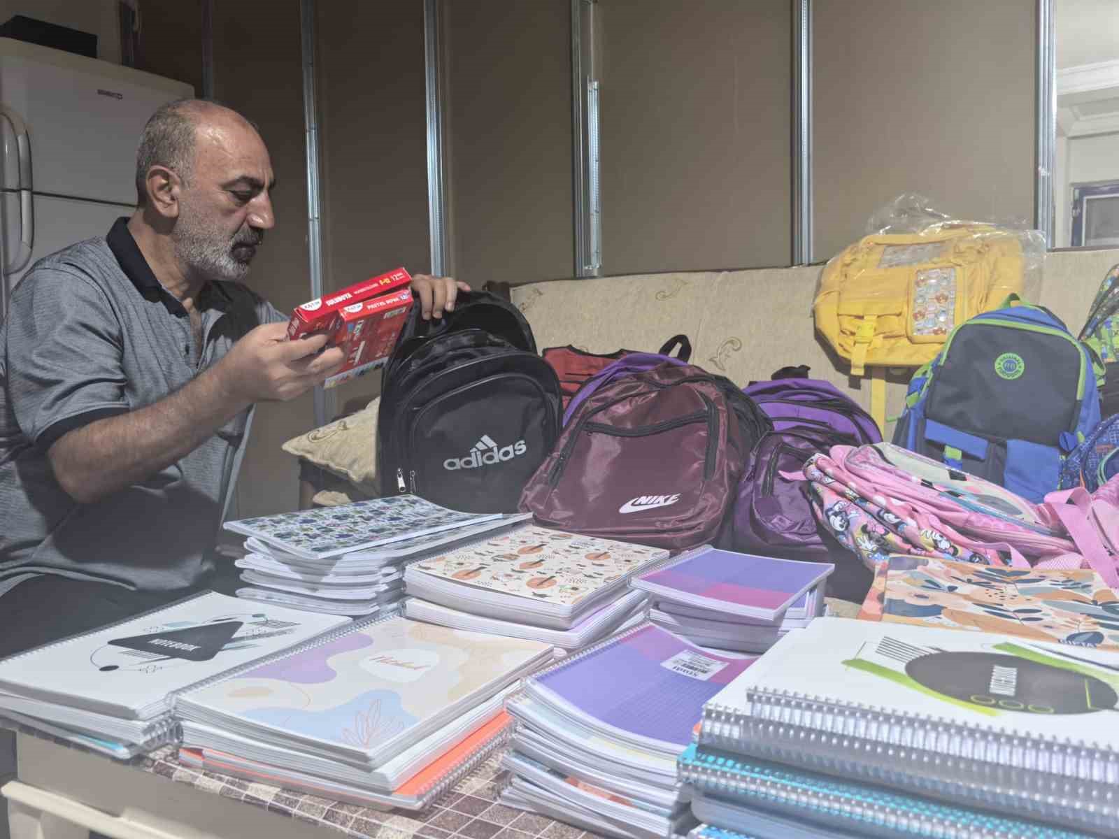 Diyarbakır’da hayırseverlerin desteğiyle öğrencilere kırtasiye malzemesi desteği