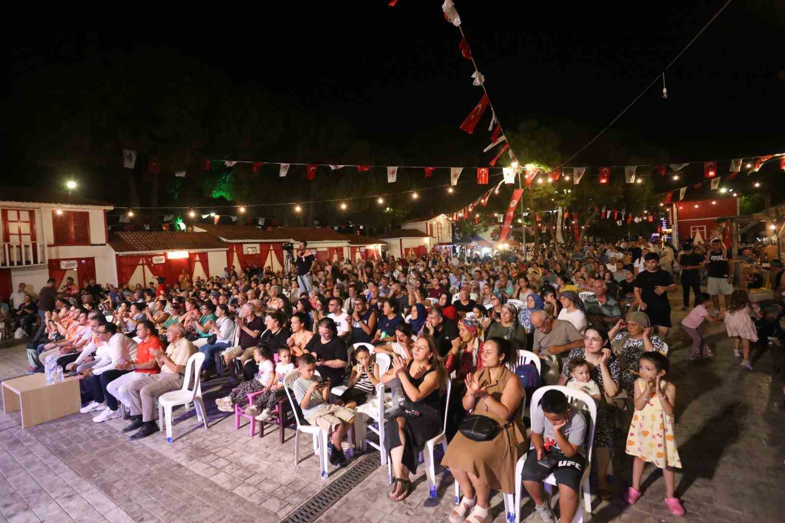 Kepez K&uuml;lt&uuml;r Festivali&rsquo;nde Y&ouml;r&uuml;k ateşi yandı
