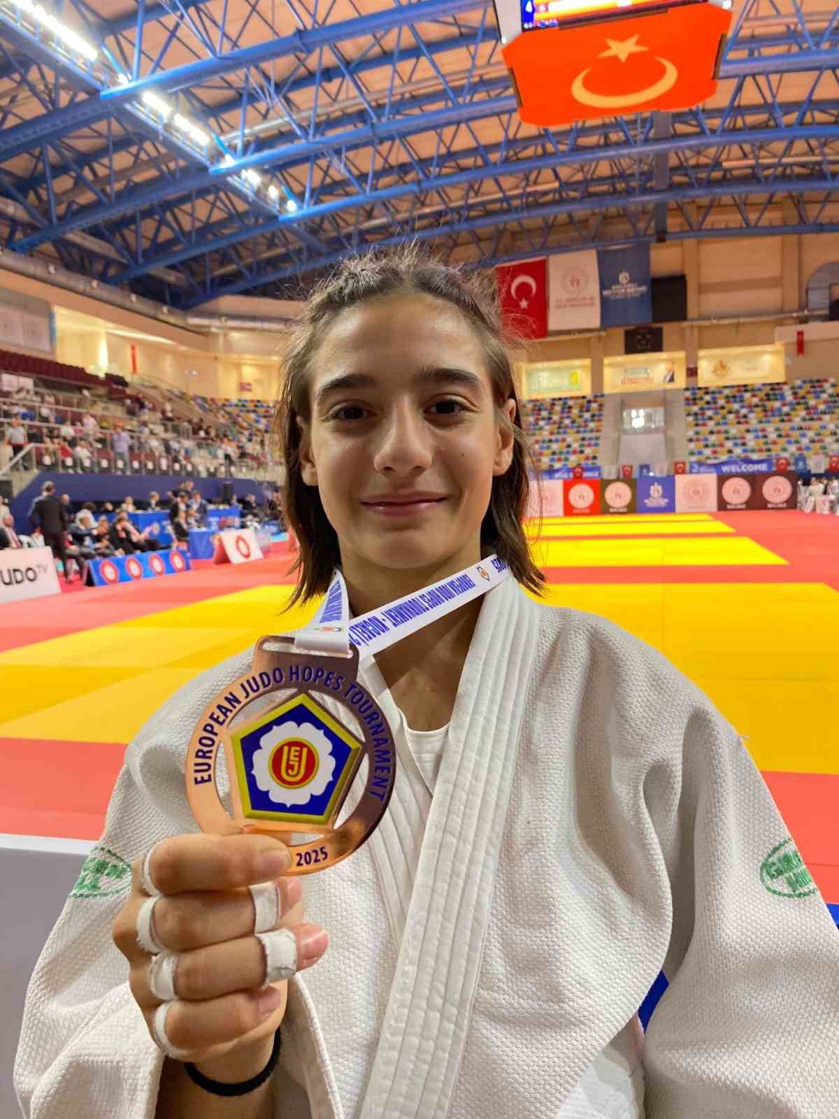 Şanıer kardeşler farklı branşlarda başarıdan başarıya koşuyor
