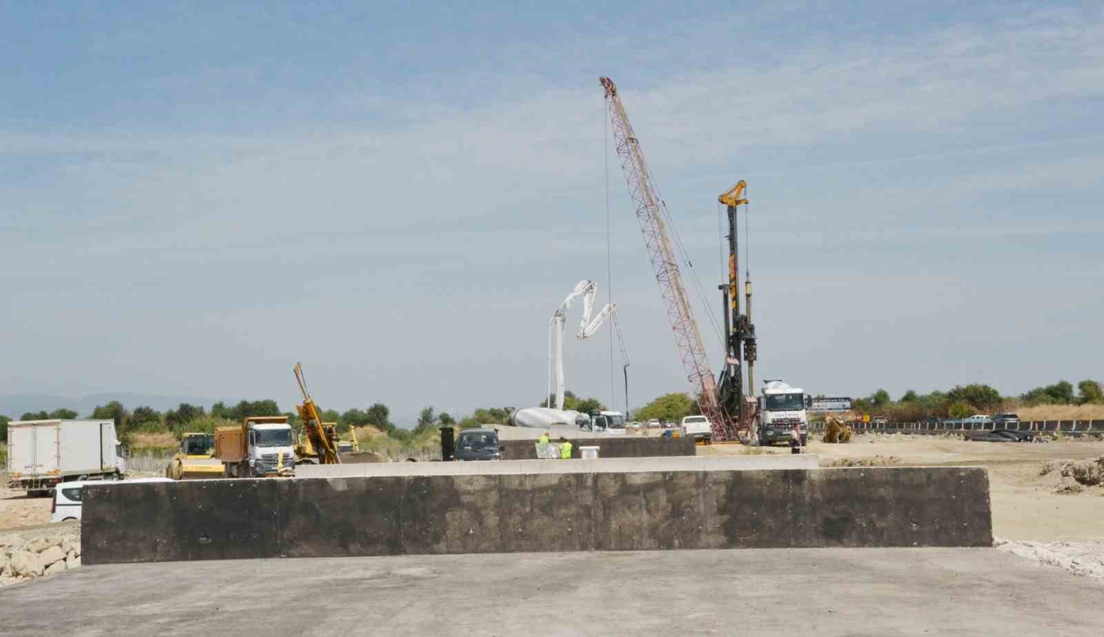 Gediz Köprülü Kavşağı’nda çalışmalar hızla sürüyor
