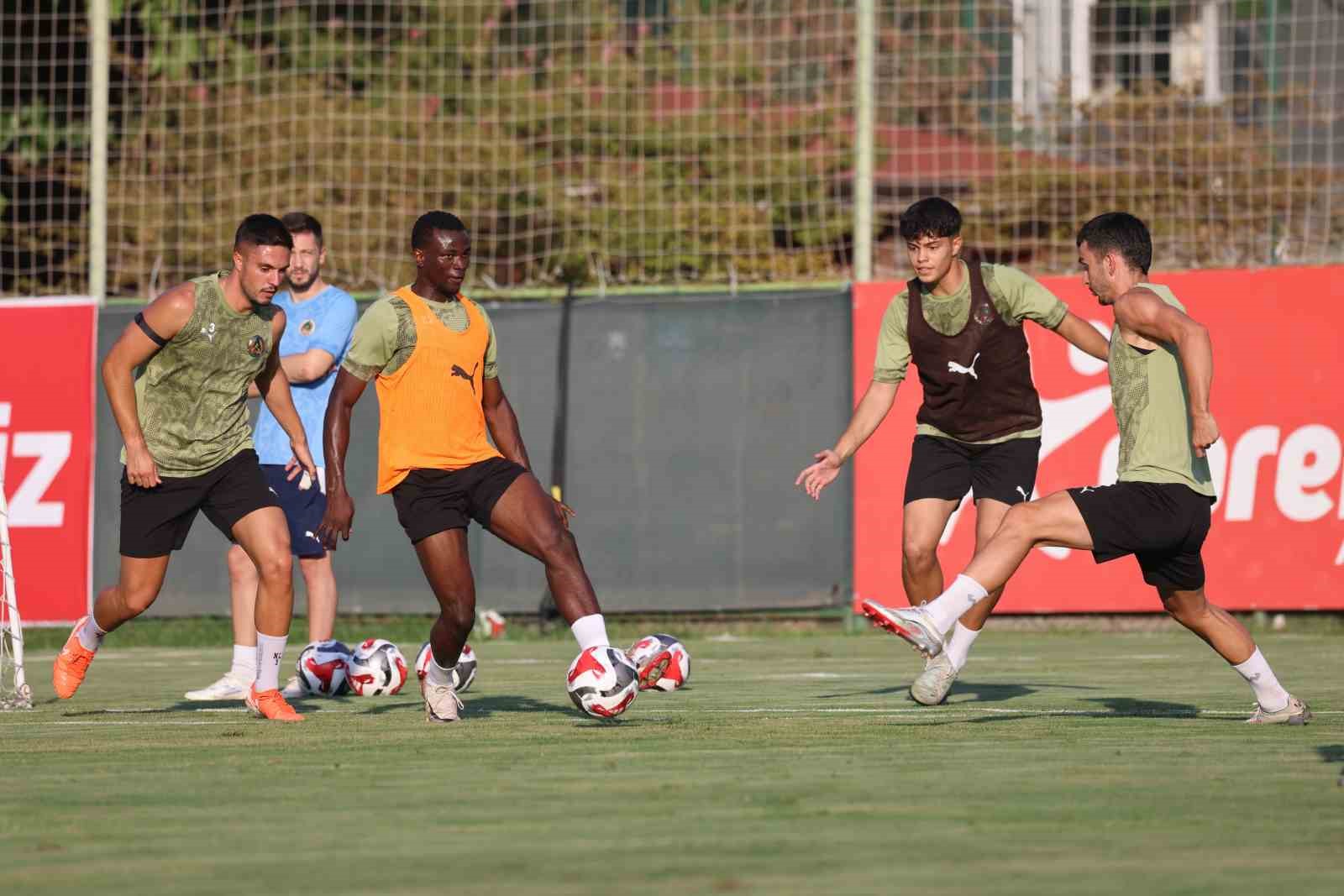 Alanyaspor, Konyaspor maçı hazırlıklarına başladı
