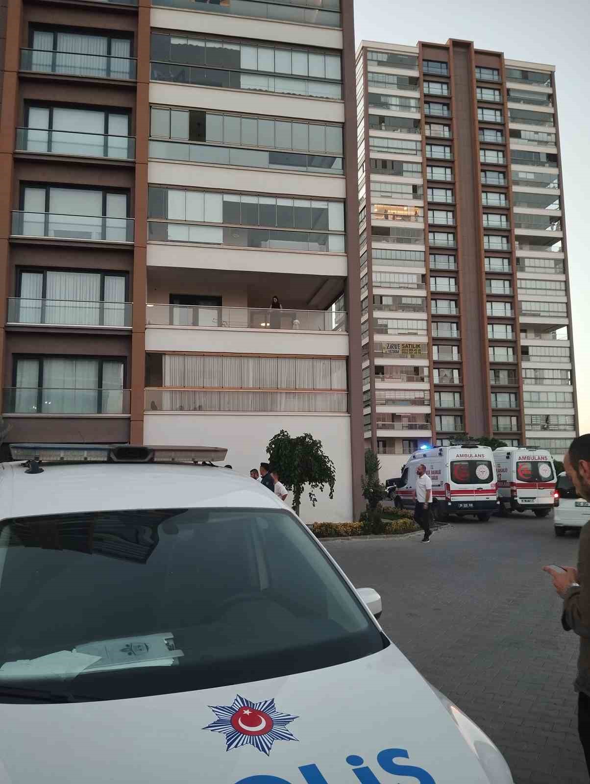 Boşanma aşamasındaki eşini çocuklarının yanında öldürdü