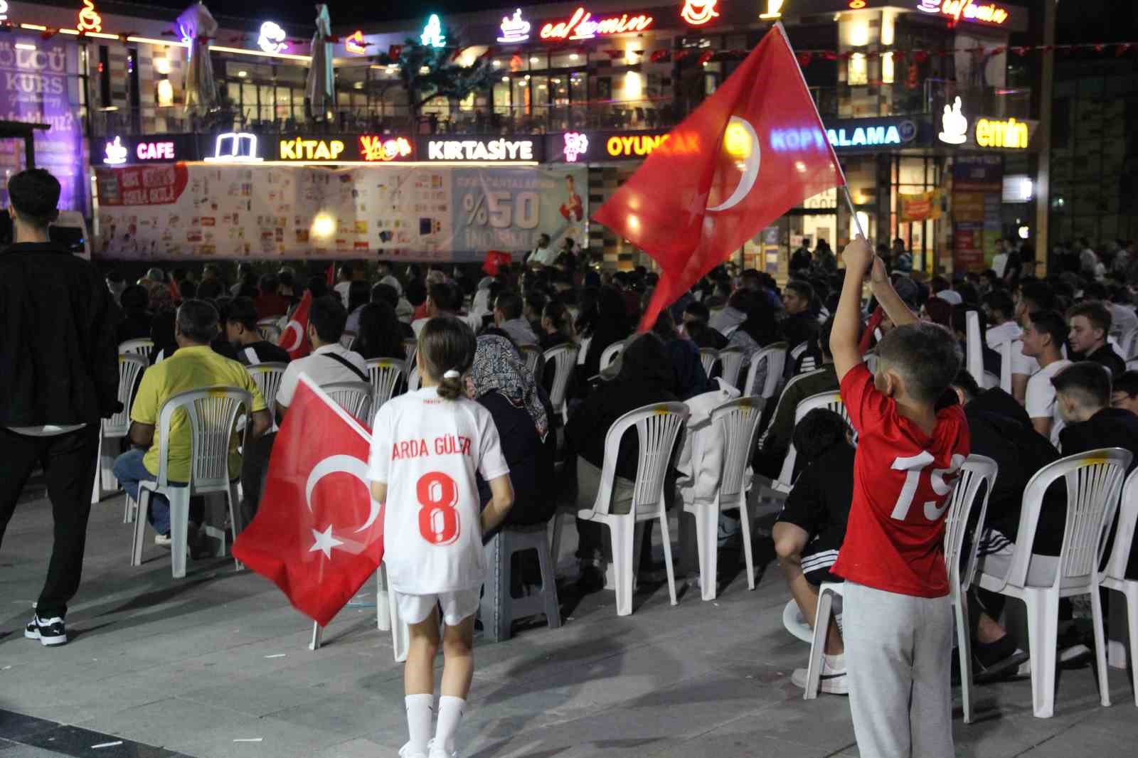 Çorum milli maç coşkusu
