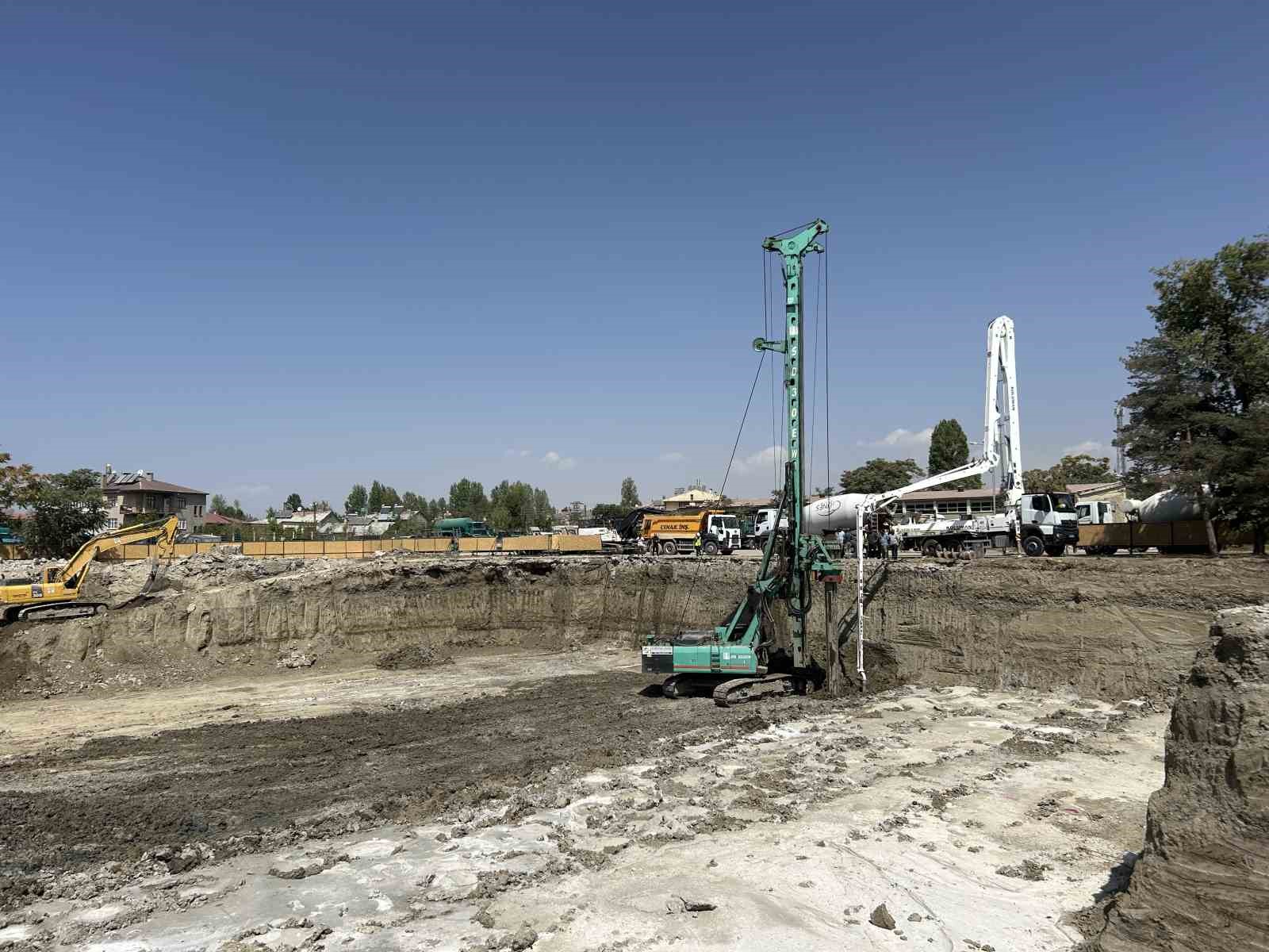 Van Valiliği binasının temeli atıldı
