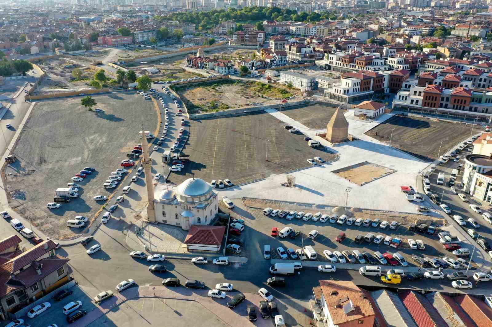 Suriçi ve Bedesten trafiği nefes alacak, 850 araçlık otopark hizmete girdi
