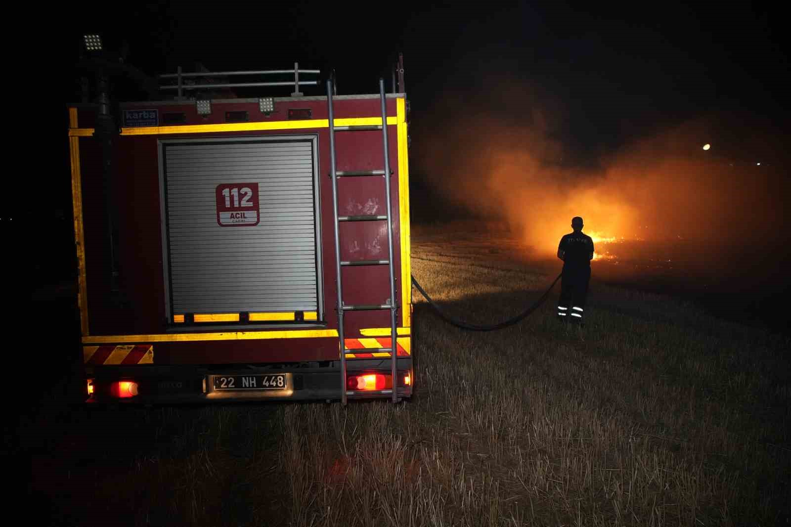 Edirne&rsquo;de tarlada &ccedil;ıkan anız yangını korkuttu

