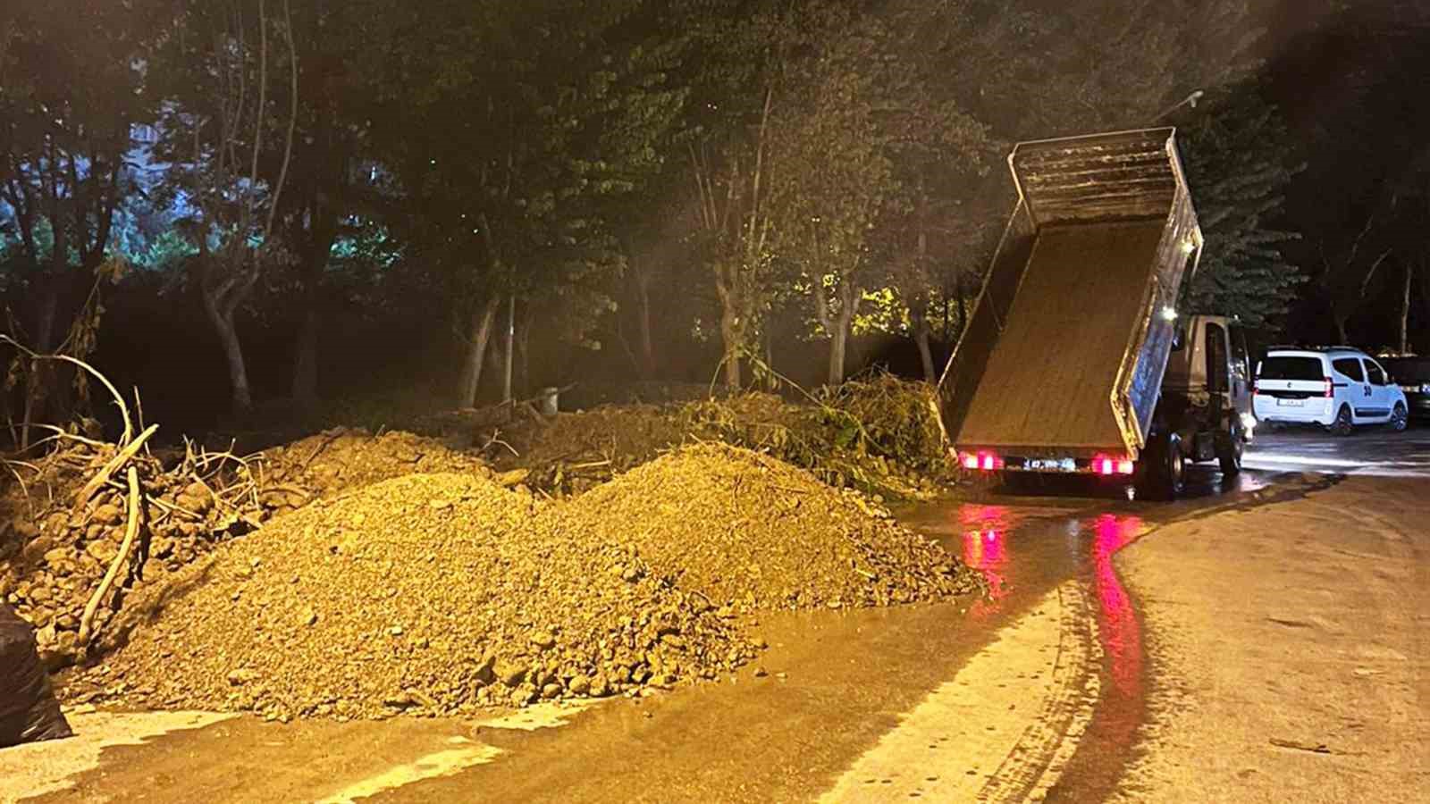 Alanya Belediyesi&rsquo;nden dere temizleme &ccedil;alışması
