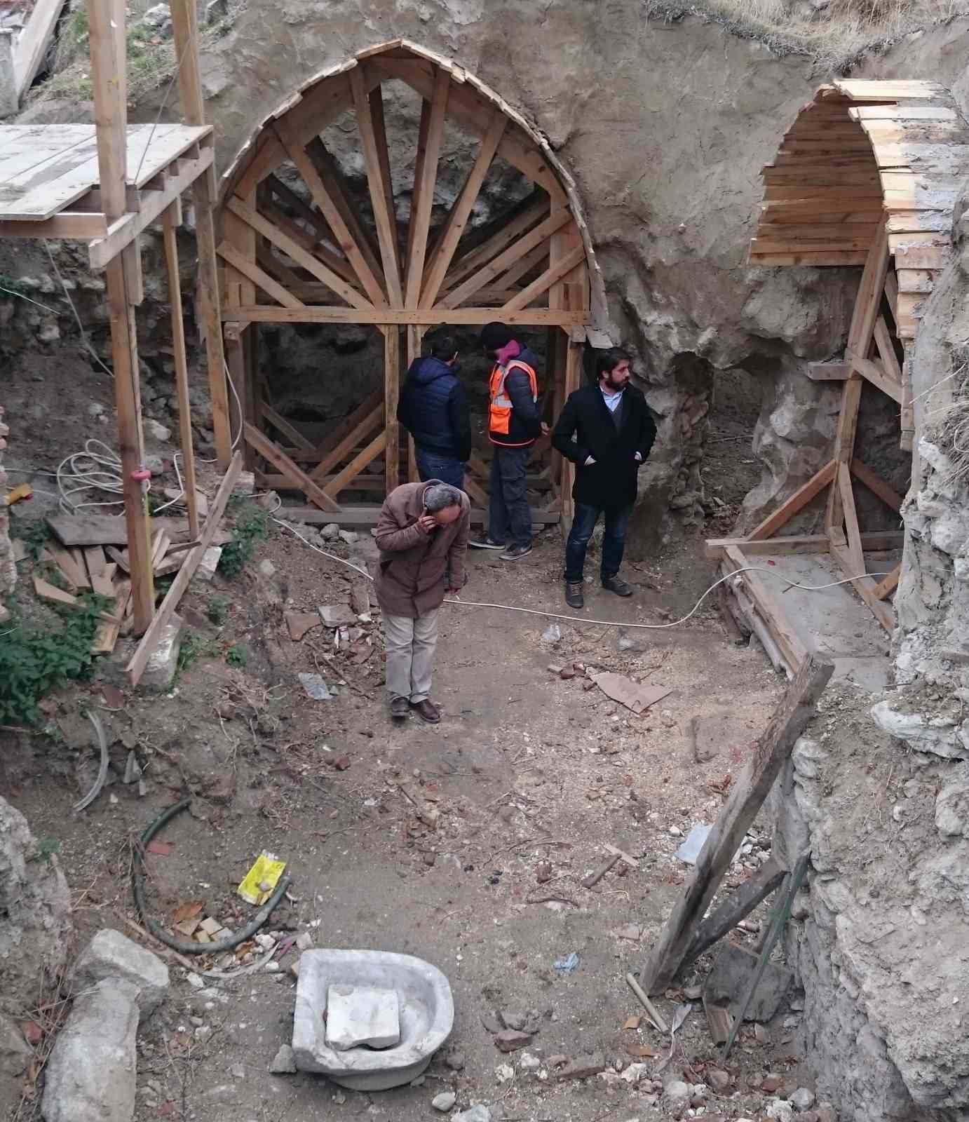 K&uuml;tahya Yakup &Ccedil;elebi K&uuml;lliyesi restorasyonu ve &ccedil;evre d&uuml;zenlemesi işi ihale edildi
