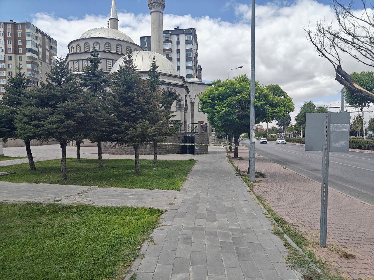 Cami tuvaletinde bı&ccedil;aklı kavga: 1 ağır yaralı
