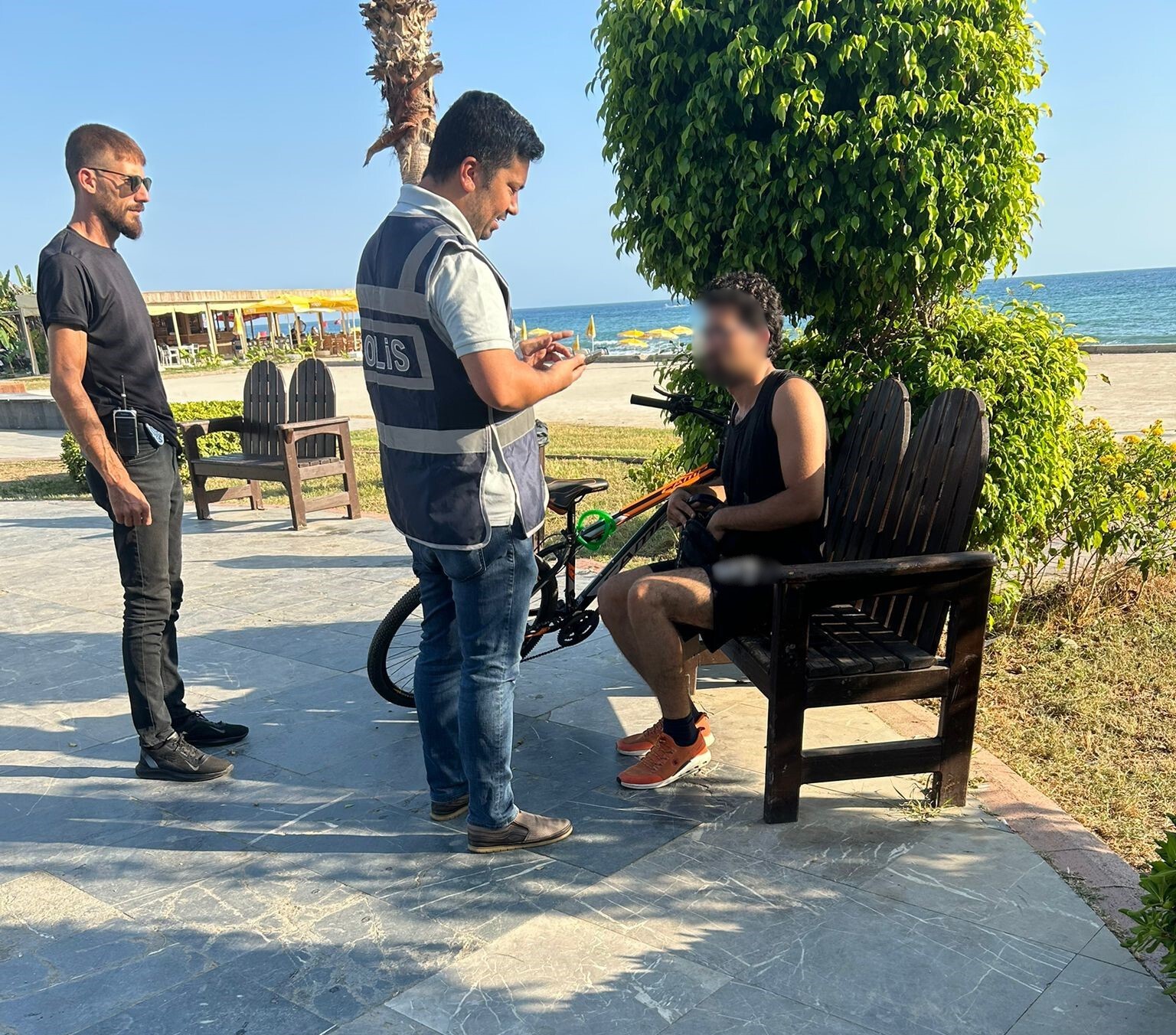 Antalya’da eş zamanlı denetimlerde binlerce kişi sorgulandı