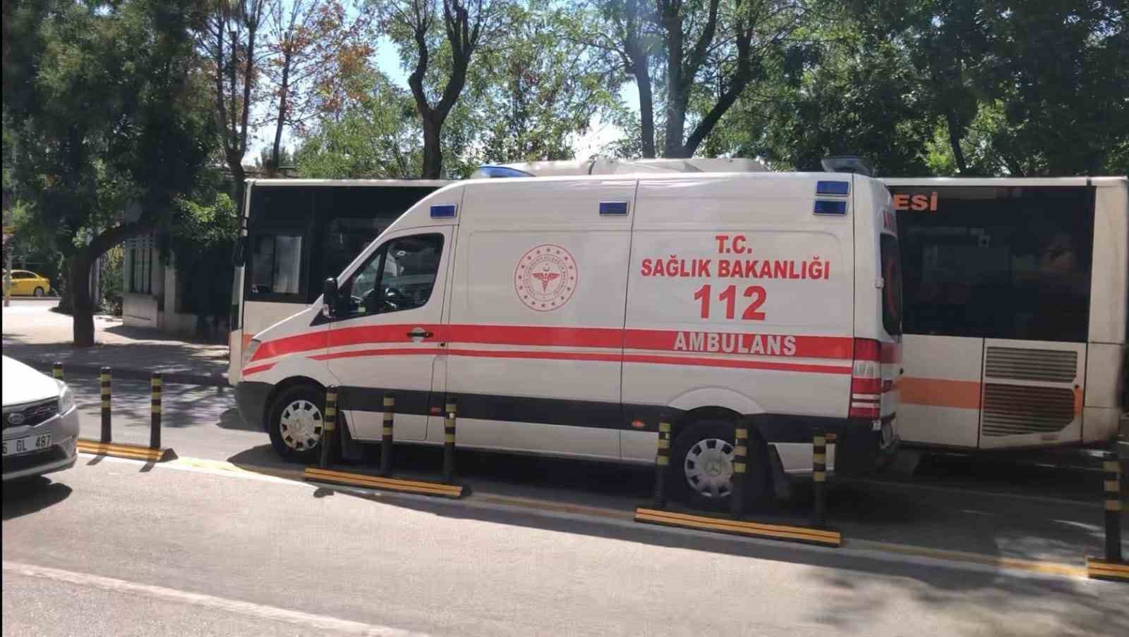 Yapılan duba &ccedil;alışması ambulansların işini zorlaştırıyor
