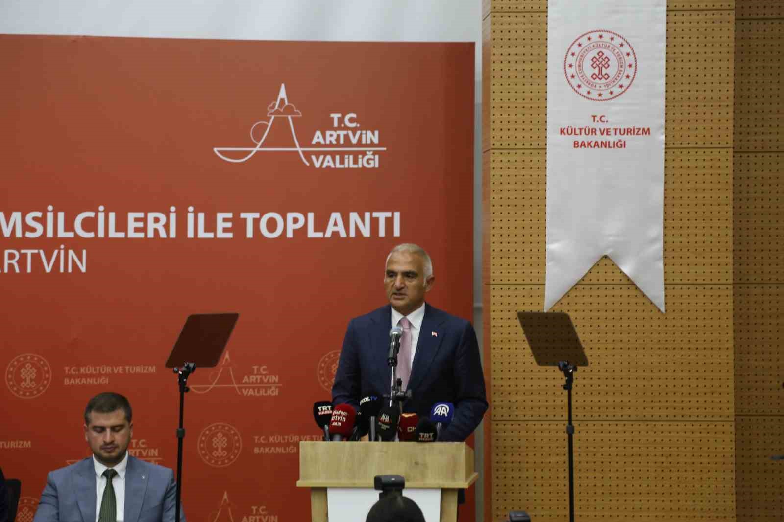 Kültür ve Turizm Bakanı Ersoy: "2025 yıl sonu hedefimiz olan 64 milyar dolar gelire doğru emin adımlarla ilerliyoruz"