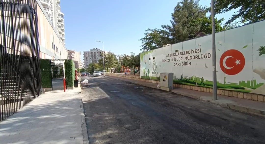 Artutuklu&rsquo;da &ccedil;&ouml;p konteynerlerinden yayılan koku vatandaşı rahatsız ediyor
