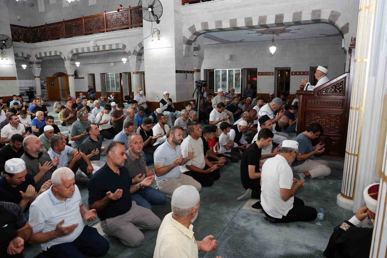 Talas&rsquo;ta Kandil Gecesi dualarla ihya edildi
