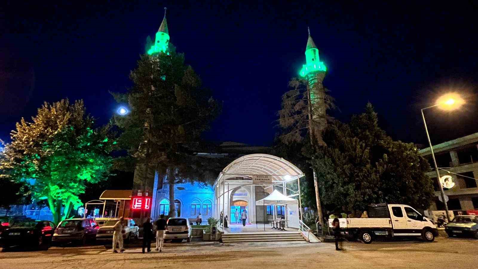 Hacılar kandil gecesinde huzurla doldu
