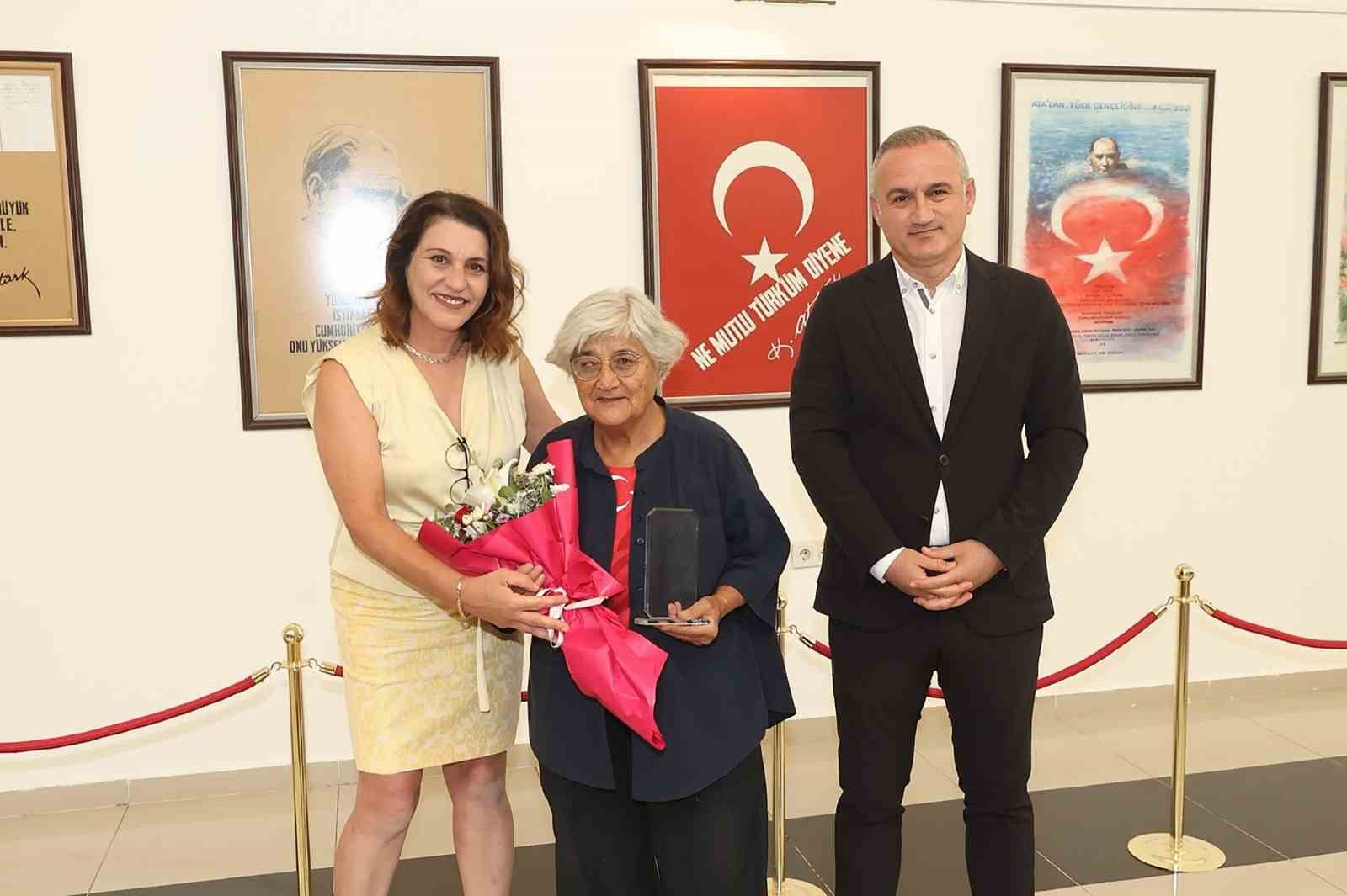 Gazi Mustafa Kemal Atat&uuml;rk Sergisi sanatseverlerle buluştu
