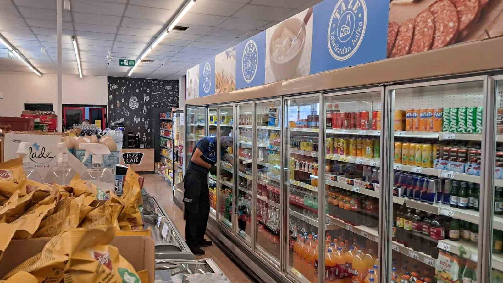 İn&ouml;n&uuml;&rsquo;de okulların a&ccedil;ılışı &ouml;ncesi marketlerde sıkı denetim yapıldı
